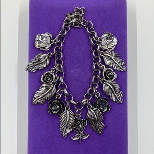 💛 Classic Silver Flower & Leaf Charm Bracelet